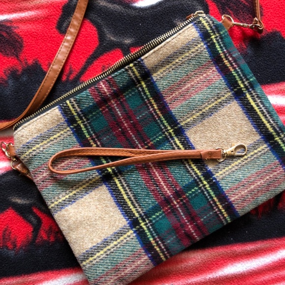 Crossbody/Wristlet - Picture 6 of 9